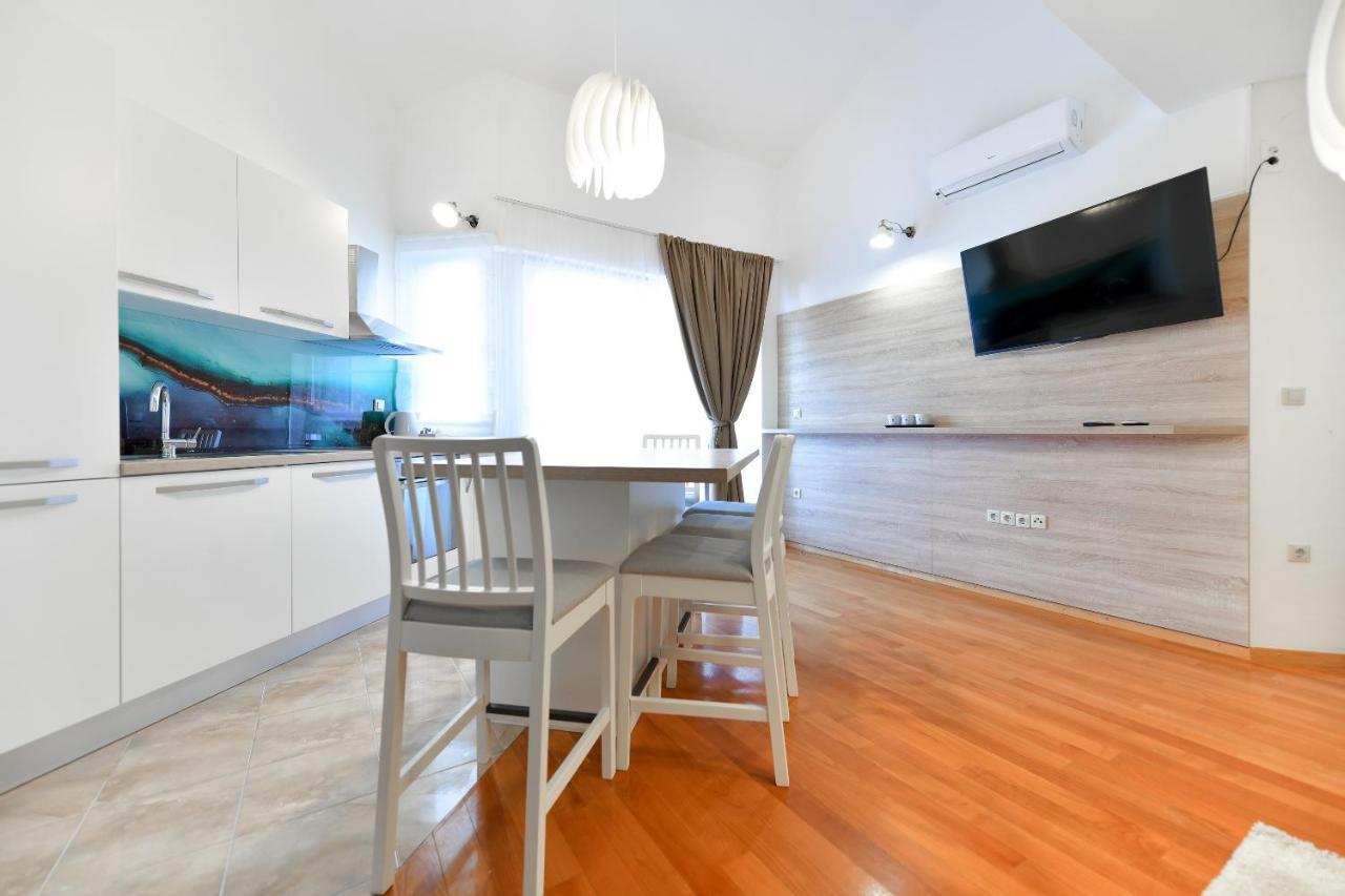 Bellevue Hill Apartment *